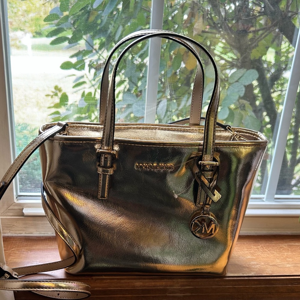 New Michael Kors Metallic Gold Top Zip small Tote. - Picture 3 of 3